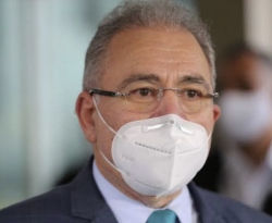 Queiroga estaria sendo pressionado por Bolsonaro a decretar fim do uso de máscara