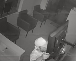 Câmeras de segurança flagram furto em clínica de estética no centro de Cajazeiras