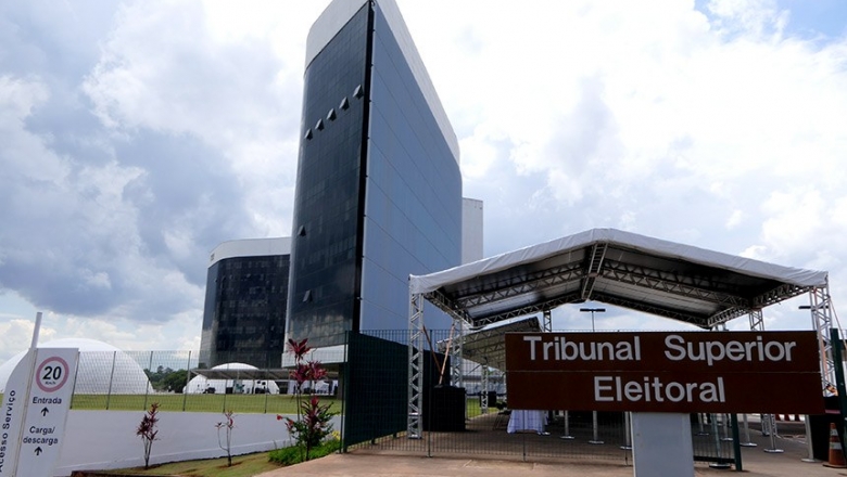 TSE forma maioria contra a cassação da chapa Bolsonaro-Mourão