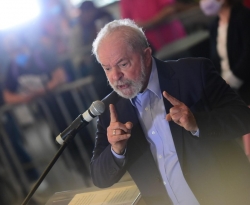 Lula lidera simulações de 1º e de 2º turno, aponta pesquisa