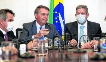 Ainda sem legenda, Bolsonaro mantém conversas com o PTB e o PP