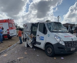 Acidente com ambulância da Prefeitura de Patos deixa uma pessoa gravemente ferida