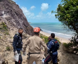 Homem morre após acidente com decolagem de parapente em praia da Paraíba