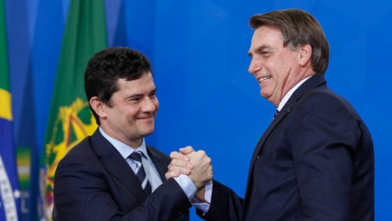 Bolsonaro volta a atacar Moro: "Não aguenta 10 segundos de debate"