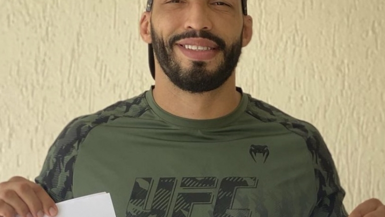 De férias em Cajazeiras, Bruno Blindado renova contrato com o UFC: "Mais um momento especial"