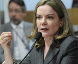 "Cara de pau", diz Gleisi sobre Moro pedir para Lula abrir suas contas