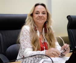 N.Laureano: jornal destaca luta de Dra. Paula e recursos viabilizados pela deputada para compra de acelerador linear