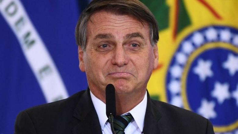 Sem dar detalhes, Bolsonaro promete reduzir preço dos combustíveis