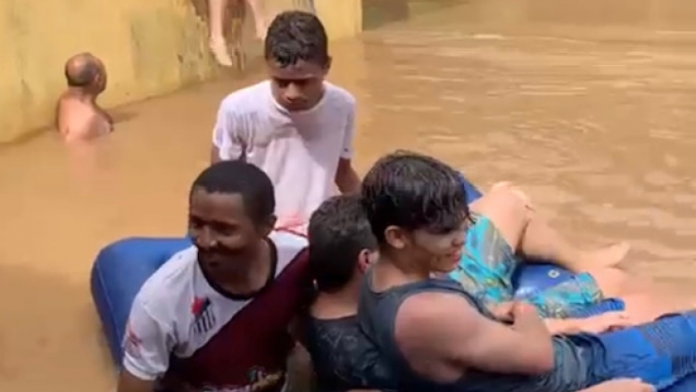 Chuva de 177 milímetros inunda comunidades rurais e deixa pessoas ilhadas em Cachoeira dos Índios; assista