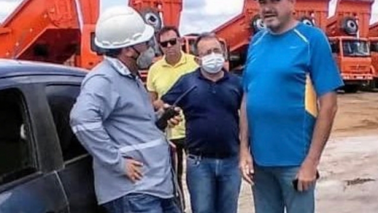 Jeová e ex-prefeito de Cachoeira dos Índios inspecionam e vibram com avanços do ramal do Apodi