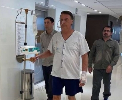 Bolsonaro tem alta de hospital após internação por obstrução