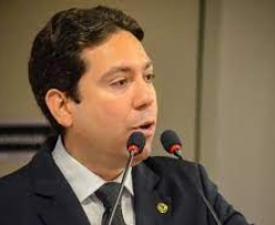 Felipe Leitão diz que não segue orientações políticas de Mikika; o deputado avança para se filiar ao União Brasil