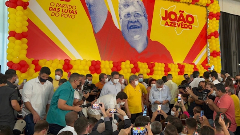 João Azevêdo e deputados adotam o amarelo como a cor da pré-campanha