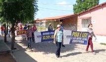 Professores fazem novo protesto, pedem reajuste salarial e melhores condições de trabalho, em Itaporanga