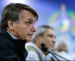 Sem 'entendimento' das demais categorias, reajuste para policiais fica para 2023, diz Bolsonaro