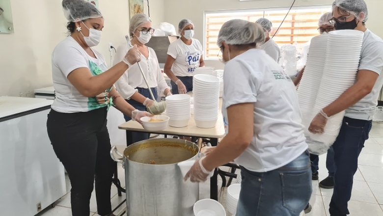 Programa Terceira Refeição implementa ação com entrega de refeições às famílias carentes, em Sousa