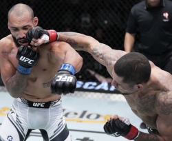 UFC: Cajazeirense Bruno Blindado mostra raça, mas Poatan vence 