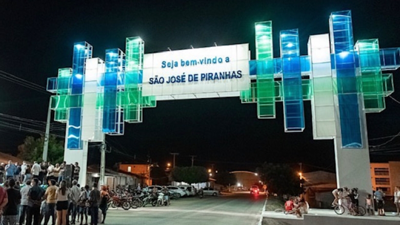 Prefeito Chico Mendes entrega portais nas entradas de São José de Piranhas
