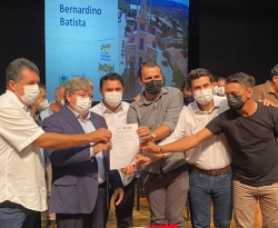Prefeito de Bernardino Batista assina convênio de quase R$ 1 milhão para construção de nova creche