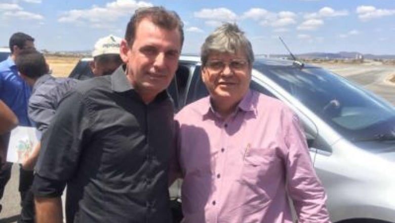 Chico Mendes celebra homologação da licitação da 2ª etapa de asfaltamento da cidade de São José de Piranhas
