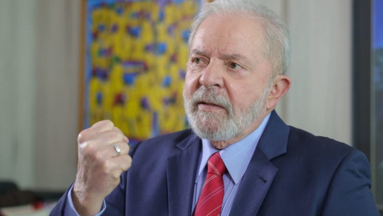 Lula diz que vai "abrasileirar" o preço de combustíveis se for eleito 
