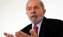 Lula cita "gasolina cara" e inflação e critica Bolsonaro por motociata