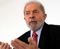 Lula cita "gasolina cara" e inflação e critica Bolsonaro por motociata