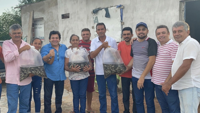 Em Sousa, Zenildo Oliveira realiza entrega de alevinos em dois assentamentos 