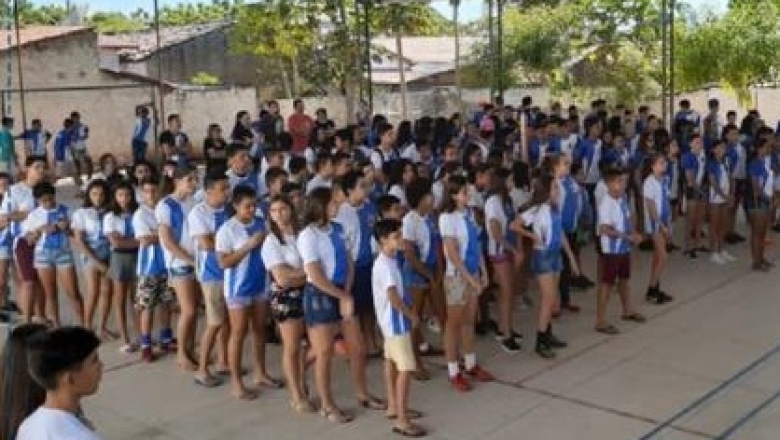 Em São João do Rio do Peixe, alunos compram álcool gel, máscaras, material didático e de higiene, denuncia vereador