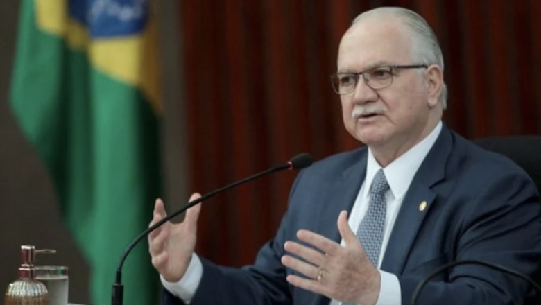 Eleições: Fachin, Lira e Pacheco cogitam punição a Bolsonaro após fala