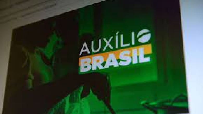 Auxílio Brasil: veja quem recebe o benefício na próxima quinta (14)