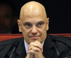 Moraes pede novo relatório da PF em inquérito que investiga Bolsonaro