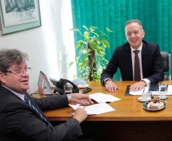 João Azevêdo confirma convite formal a Aguinaldo Ribeiro para ser o Senador