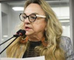 Dra. Paula comemora aprovação do PL com postagem de card em suas redes sociais