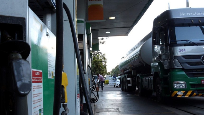 Senadores reagem à proposta do governo de reduzir carga sobre combustíveis  