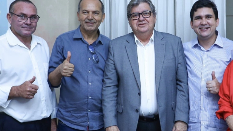 Prefeito do PSDB anuncia apoio à reeleição do governador João Azevêdo