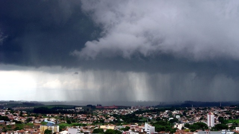 Inmet emite alerta amarelo de chuvas intensas para Sousa, Catolé do Rocha e mais 32 cidades