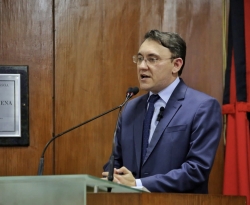 Câmara Municipal de Sousa homenageia jornalista Heron Cid com Medalha Governador Antônio Mariz