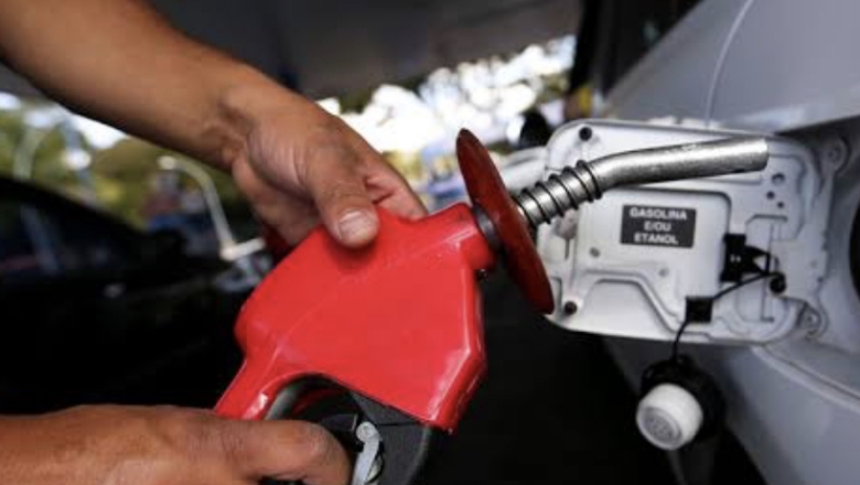Bolsonaro obriga postos a exibirem preços de combustíveis antes e depois de teto para ICMS