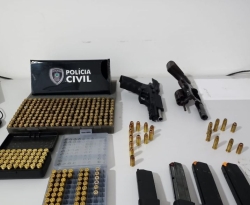 Polícia Civil prende dois homens e apreende armas e munições, em Patos