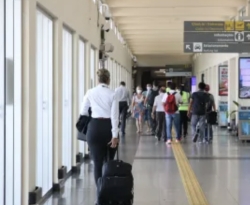 Anvisa retira obrigatoriedade de máscara em voos e aeroportos