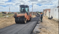 Prefeitura de Sousa intensifica trabalho de pavimentação de ruas e avenidas 