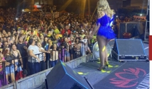 Cajazeiras faz a festa: multidão prestigia show de Walkyria Santos na 2ª noite do Xamegão