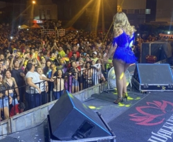 Cajazeiras faz a festa: multidão prestigia show de Walkyria Santos na 2ª noite do Xamegão