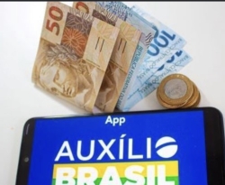 Governo edita decreto que autoriza empréstimos a beneficiários do Auxílio Brasil 