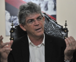 MPE aciona Justiça contra candidatura de Ricardo Coutinho