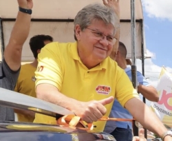 Na Caravana 40 do Vale do Paraíba, João destaca prêmios nacionais recebidos pela Paraíba