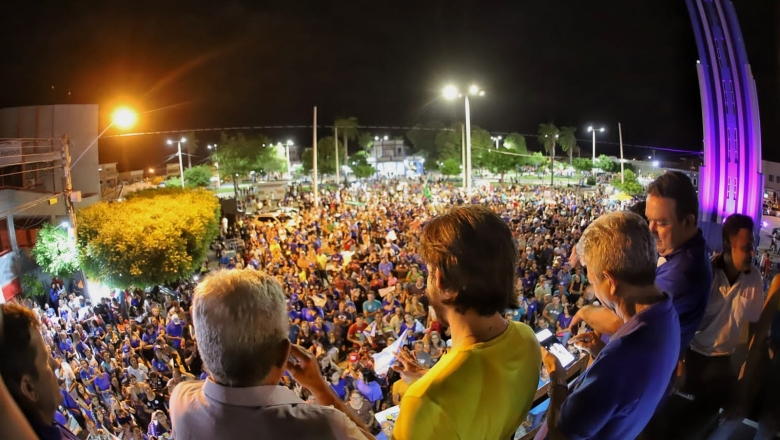 Multidão vai às ruas de Pombal receber Pedro Cunha Lima em encontro organizado pelo prefeito Verissinho, do MDB