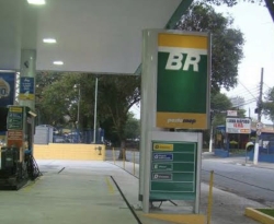 Petrobas anuncia nova redução no preço da gasolina 