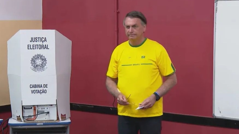 Bolsonaro vota na Zona Oeste do Rio e diz que 'eleições limpas têm que ser respeitadas'